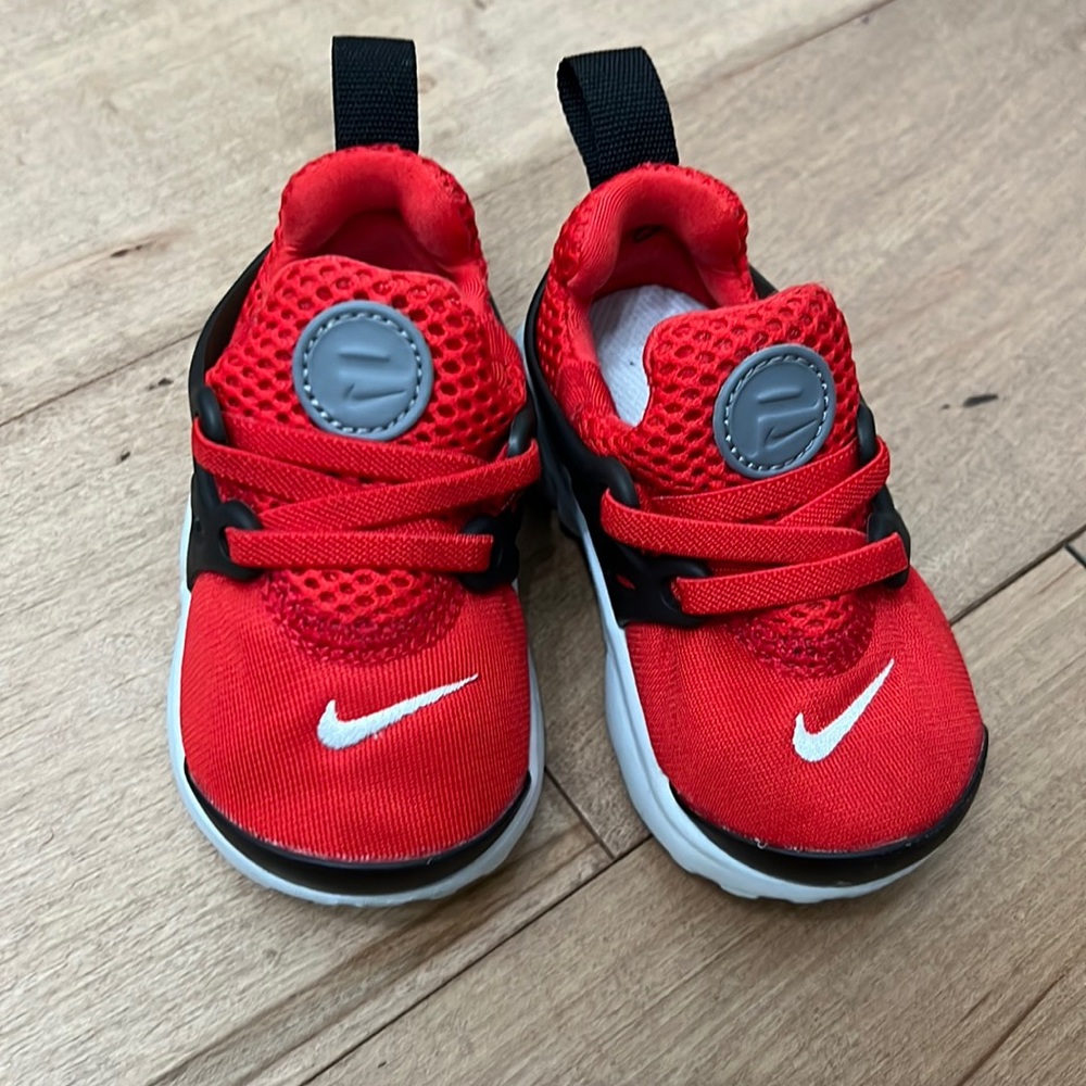 Nike Little Presto "University Red/Black/Cool Grey" sneaker US5 great condition